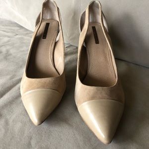 Tahari pumps in beige. Worn only once!